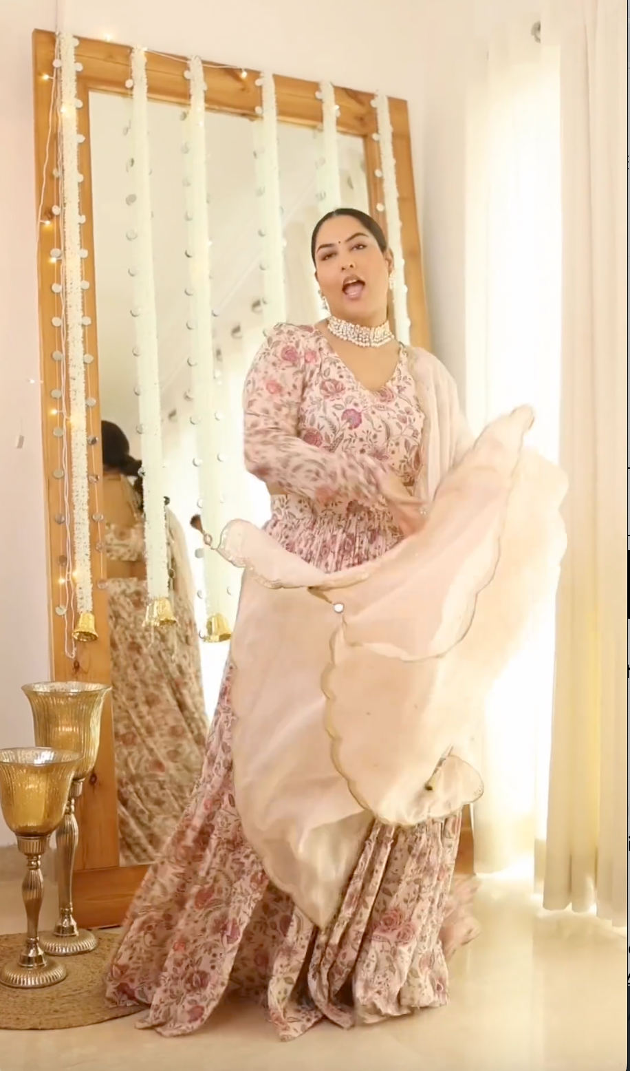 Sakshi In Raag Daisy White Floral print Lehenga with Floral print Blouse and Dupatta - Set of 3